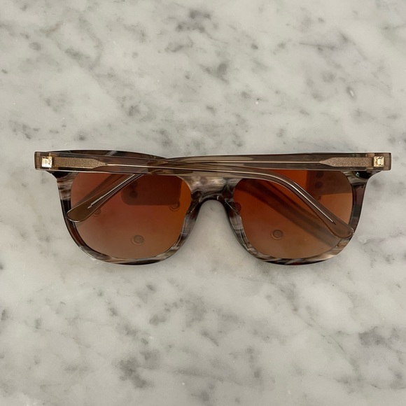 Vera Wang Sunglasses - Picture 3 of 4